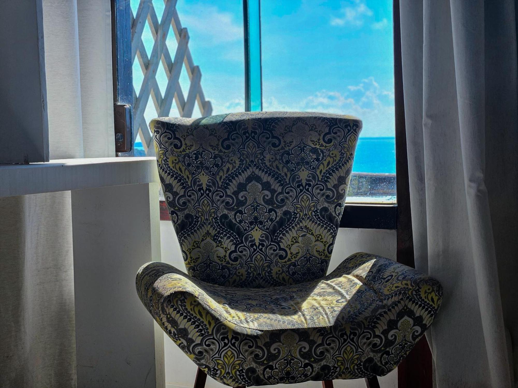 فندق Bella Vista Ocean View Búzios المظهر الخارجي الصورة A chair in a hotel room