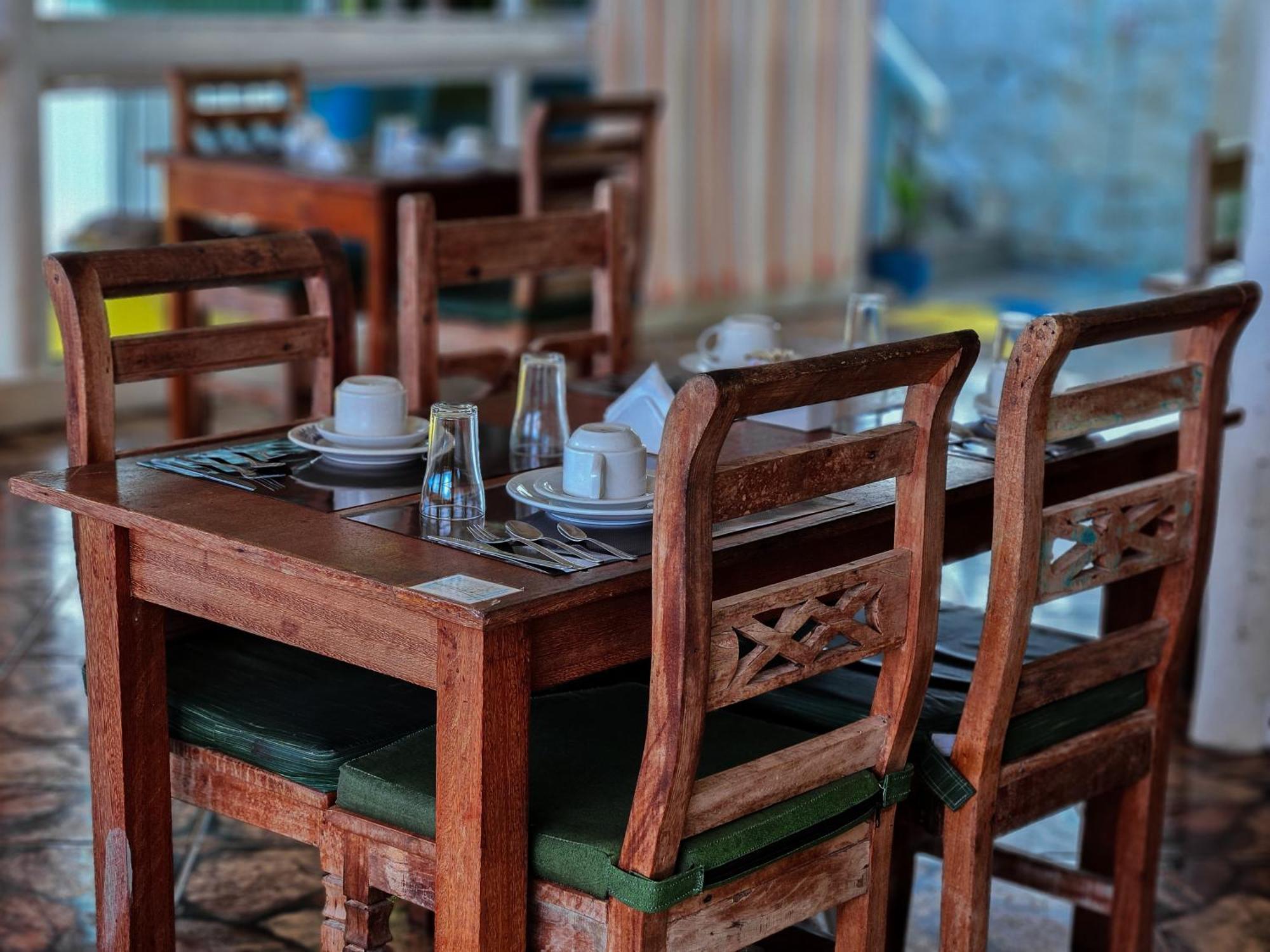 فندق Bella Vista Ocean View Búzios المظهر الخارجي الصورة A dining table